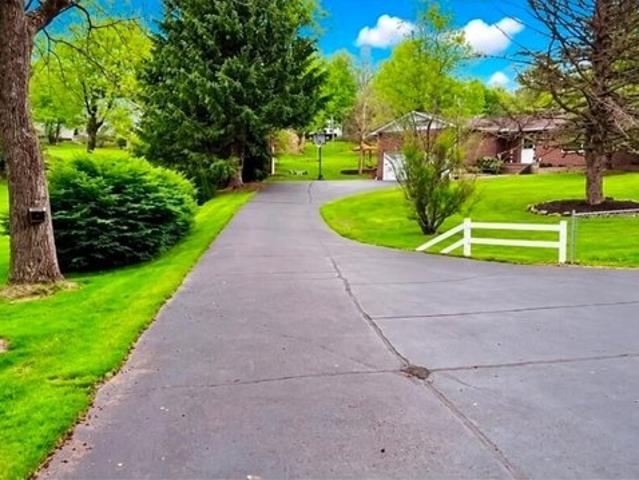 128 Cardinal Ln, Beaver, WV 25813