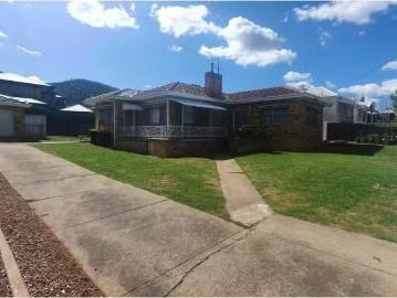 128 Carthage Street, Tamworth House for rent Listed by Courtn.