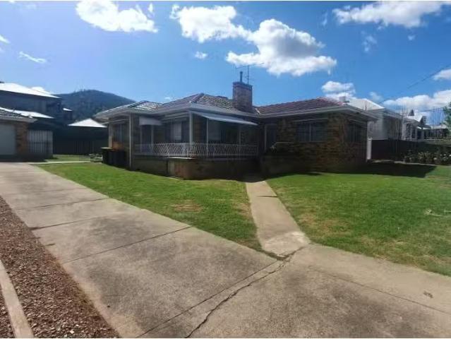 128 Carthage Street, Tamworth House for rent Listed by Courtn.