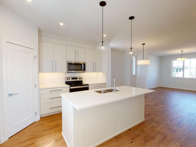 128 Chelsea Glen 3 Beds House for Rent