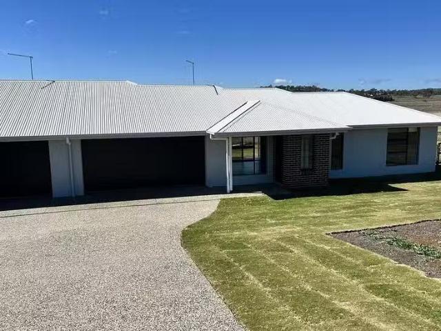 1/28 Aquila Drive, Meringandan West, QLD 4352