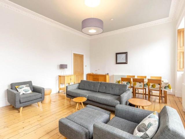 12/8 Atholl Place