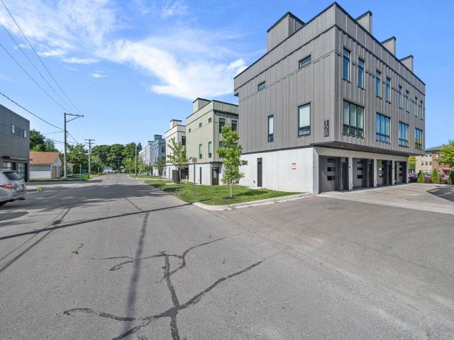 128 W Gillis Street