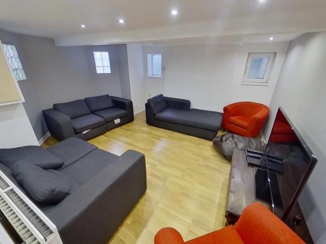 128 Gregory Boulevard, NG7 5JE 6 bed semi detached house to rent £3,432 pcm £792 pw