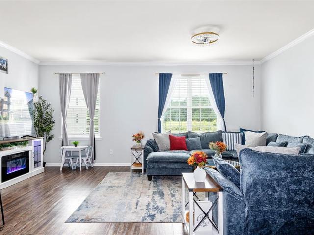 128 Daybeacon ST
