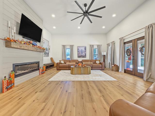 128 Deer Point