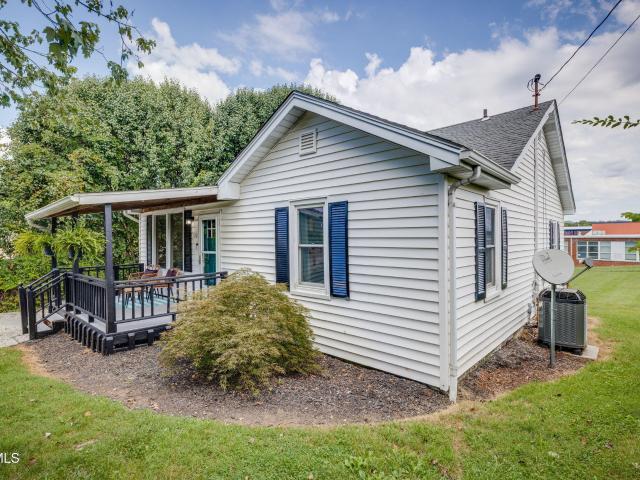 128 Fairfax Road