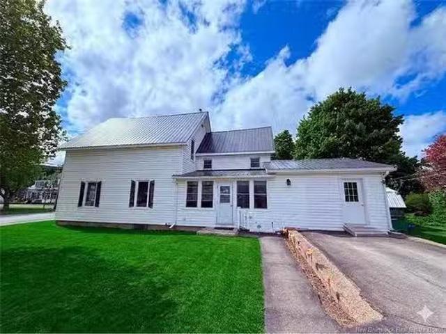 128 Houlton St, Woodstock, NB, E7M 1Y9 house for sale Listi.