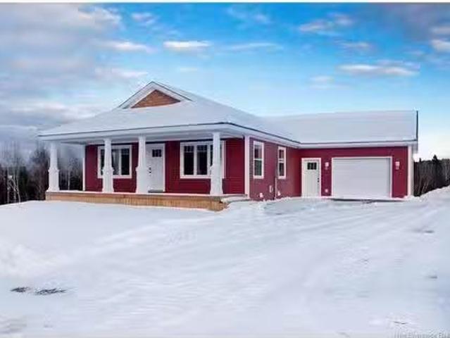 128 Hetherington Crt, Woodstock, NB, E7M 0G9 house for sale.