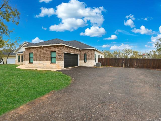 128 Hidden Ranch Ct, Floresville, US, TX