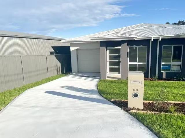 1/28 Oxford Street, GRETA Townhouse for rent Listed by Jade J.