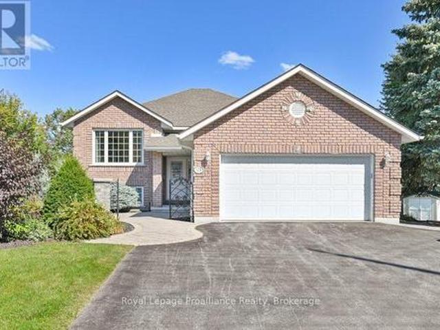 128 Maple Drive, Belleville Ward, ON, K8P 2R2 house for sale | Listing ID X13848 | Royal LePage