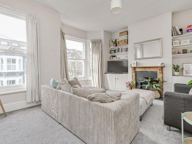 128 Sugden Road, London, SW11 5EE, United Kingdom | 2 bed apartment for rent #140396905 | Rentberry