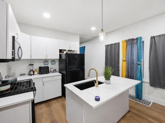 128 W Hadley St