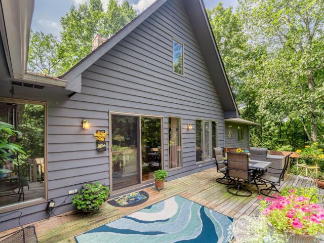 128 W Hills Court