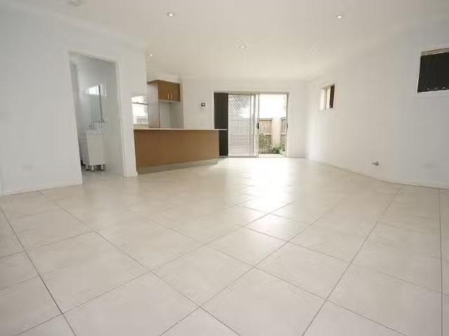 1/28 Waratah Street, North Strathfield Townhouse for rent Lis.