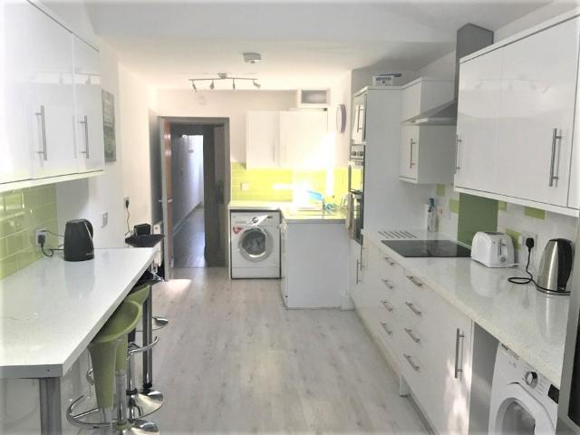 128 Tiverton Road, Metchley, B29 6BT, United Kingdom | 7 bed townhouse for rent #70909359 | Rentberry