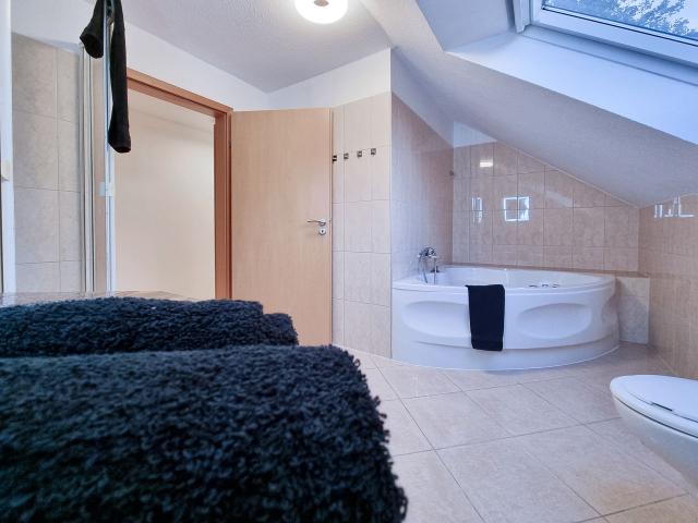 128m² attic apartment with 8 beds + balcony in Krefeld, Krefeld Amsterdam Apartments for Rent