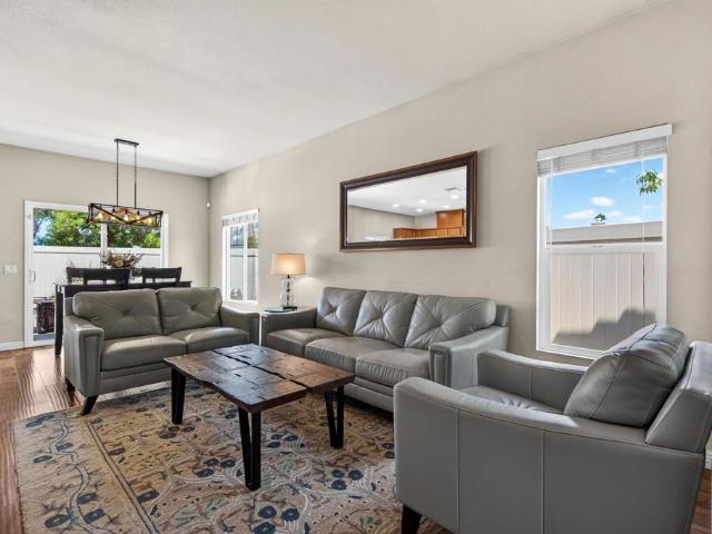 12952 Metate Ln