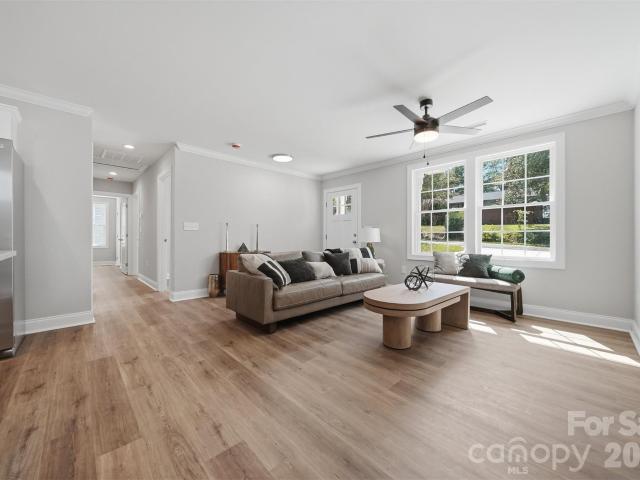 1298 18th Street NE