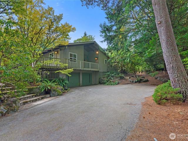 12901 Sunrise Drive NE