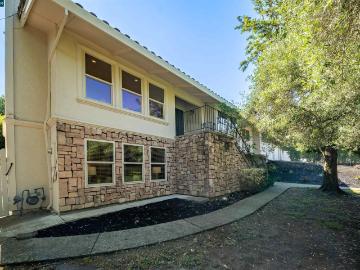 1290 Laverock Ln