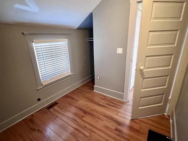 1292 Argyle Rd, 3 beds, 1 full and 1 half bath