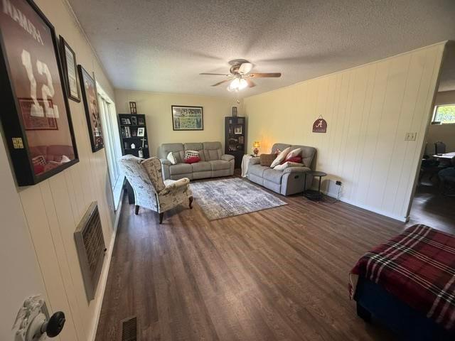 1293 highway 22 hwy s