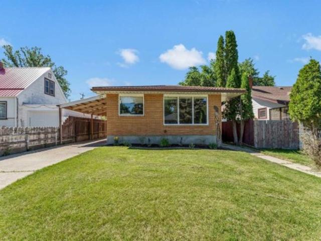 129 7 Street Se, Medicine Hat, AB, T1A 1J4 house for sale | Listing ID A2326 | Royal LePage