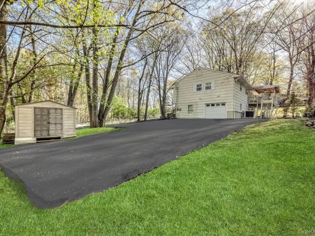 129 E Willow Tree Road