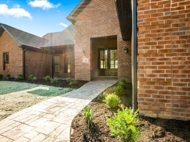 129 Pin Oak Trail