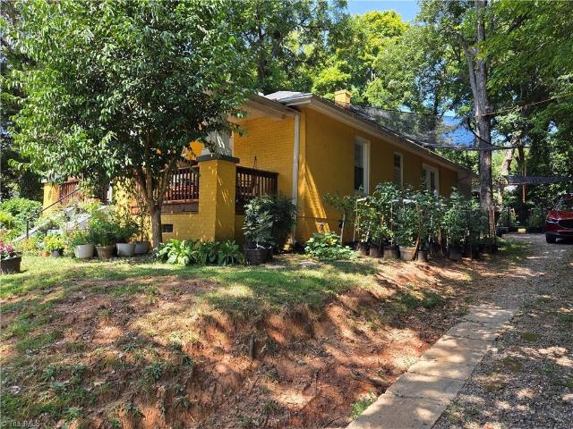 129 W Acadia Avenue