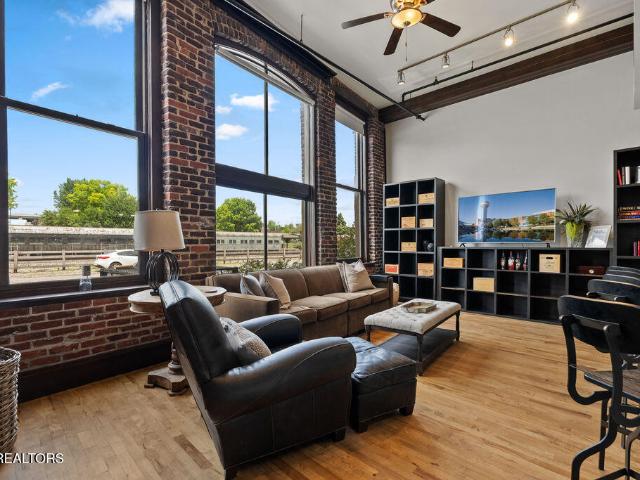 129 W Jackson Ave 102