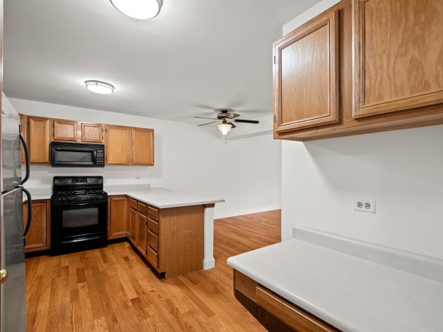 129 W Robinhood Way