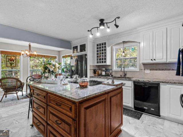 129 Tanglewood Road SW
