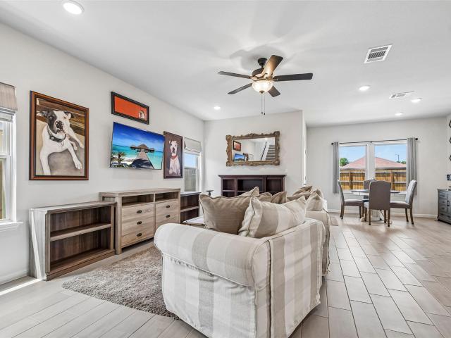 129 Trailstone Dr