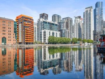 12, 41 Millharbour, South Quay. 2 bed flat to rent £2,795 pcm £645 pw