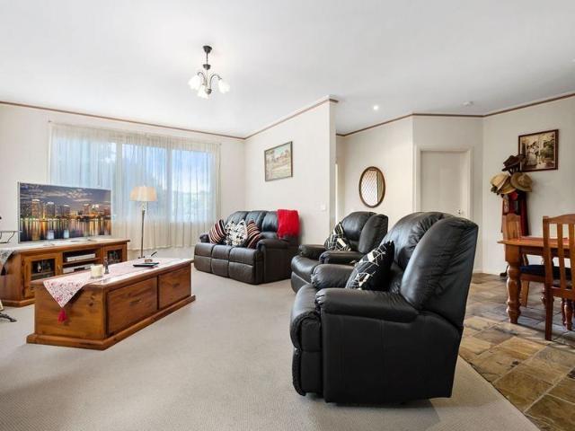 1/2 6 Melbourne Road, Gisborne