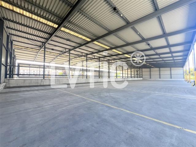 12»000 m2 Lagerhallen ab 1000 m2 teilbar zu mieten in St Prex
