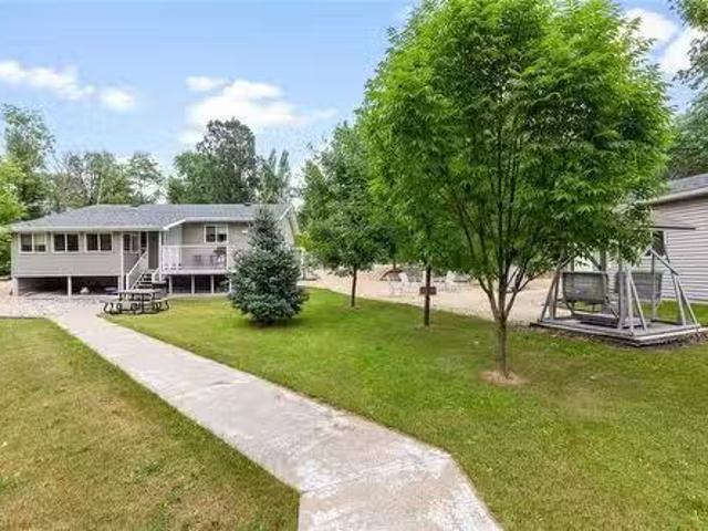 12 1St Street, St Malo, MB, R0A 1T0 house for sale Listing.