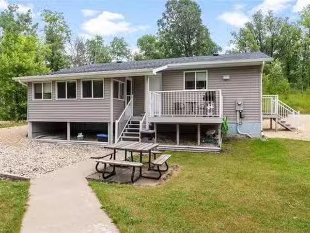 12 1St Street, St Malo, MB, R0A 1T0 house for sale Listing.