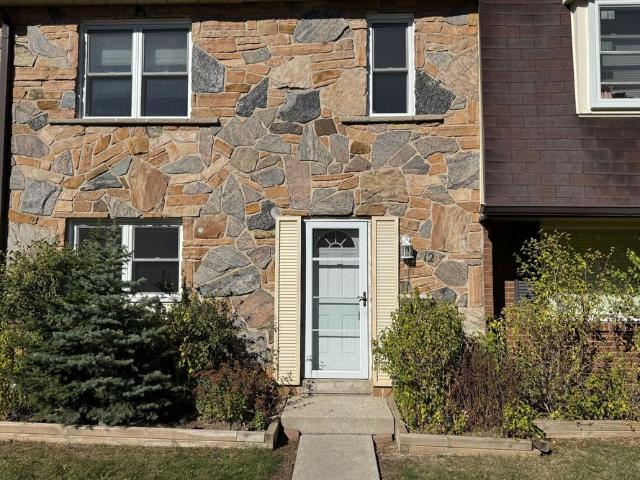 12 2825 Gananoque Drive, Mississauga
