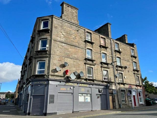 12 3/R Dundonald Street, 2 bed flat to rent £750 pcm £173 pw