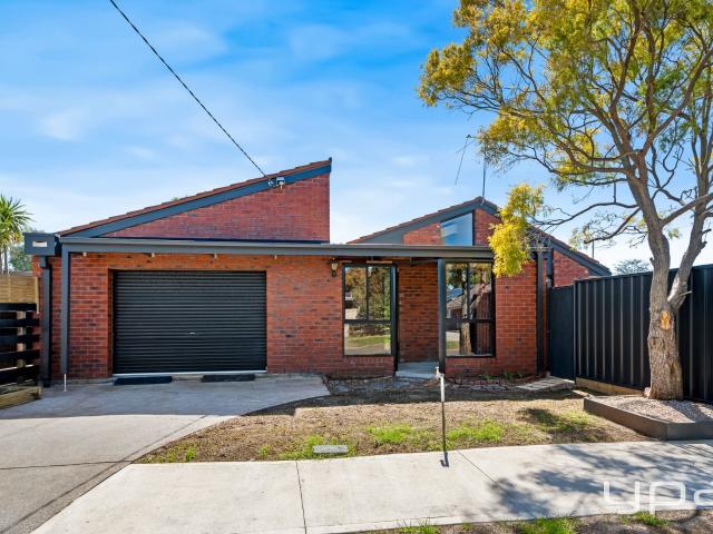 12 Tanilba Street, Werribee