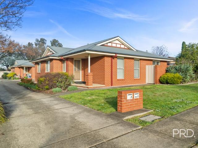 1/2 The Boulevarde, Kooringal NSW 2650