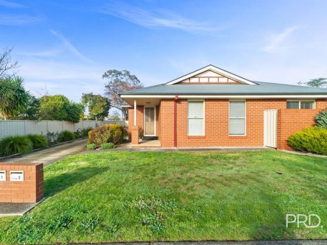 1/2 The Boulevarde, Kooringal NSW 2650
