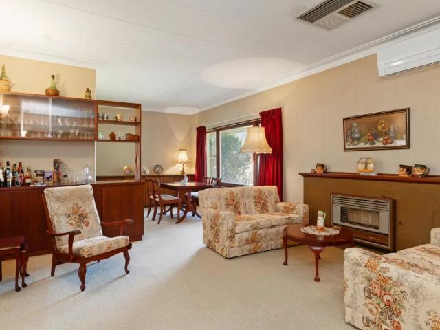 12 Unwin Crescent