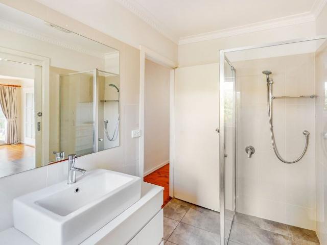 1/2 Valda Avenue, Mont Albert North VIC 3129