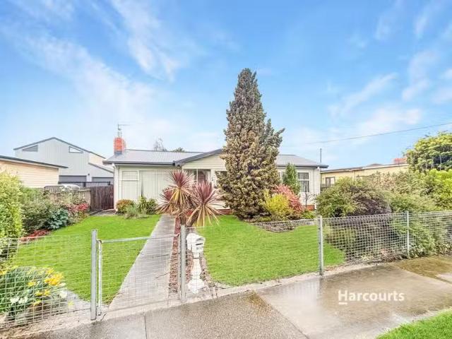 12 Victoria Street, DEVONPORT, TAS 7310 House for Rent