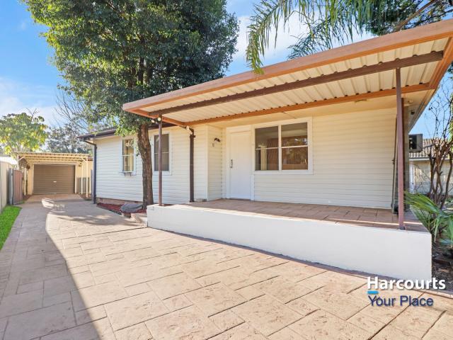 12 Wangaroa Crescent, LETHBRIDGE PARK, NSW 2770